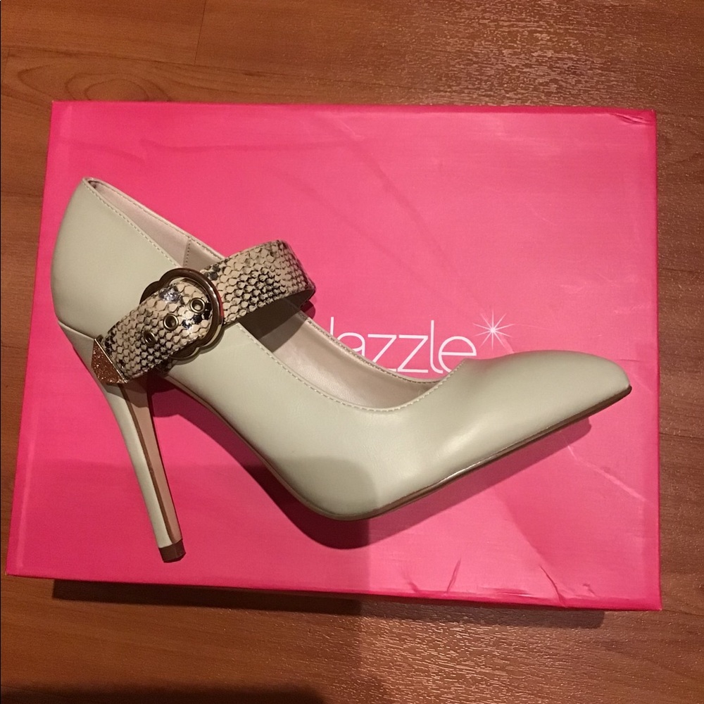 🟣Shoesdazzle Britta Pumps NEW🟣